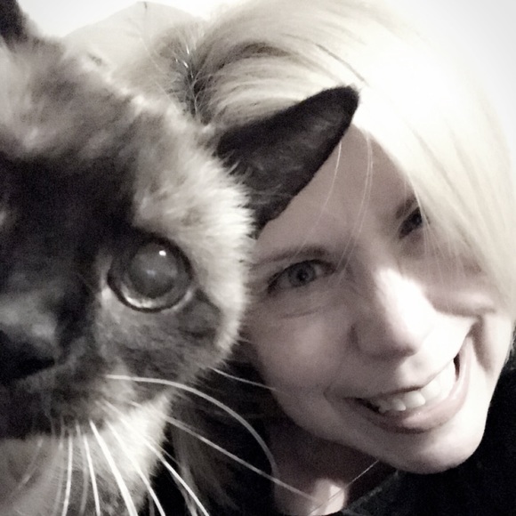 Meet your Posher, Laraine - Picture 1 of 1